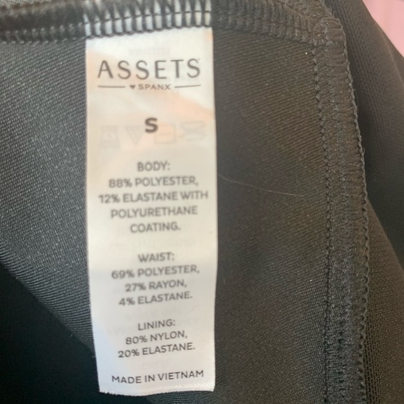 Spanx Assets All Over Faux Leather Leggings Sz Small EUC - Picture 5 of 5